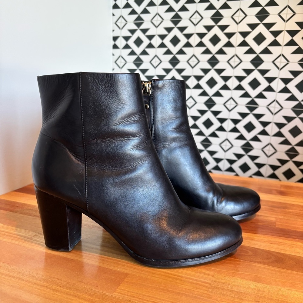 & Other Stories Black Leather Rounded Toe Ankle Boot Gold Zipper Women's Size 9